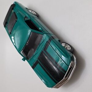 Maisto die-cast model of a 1970 Ford Mustang Boss 302 1:24 Scale Green And Black